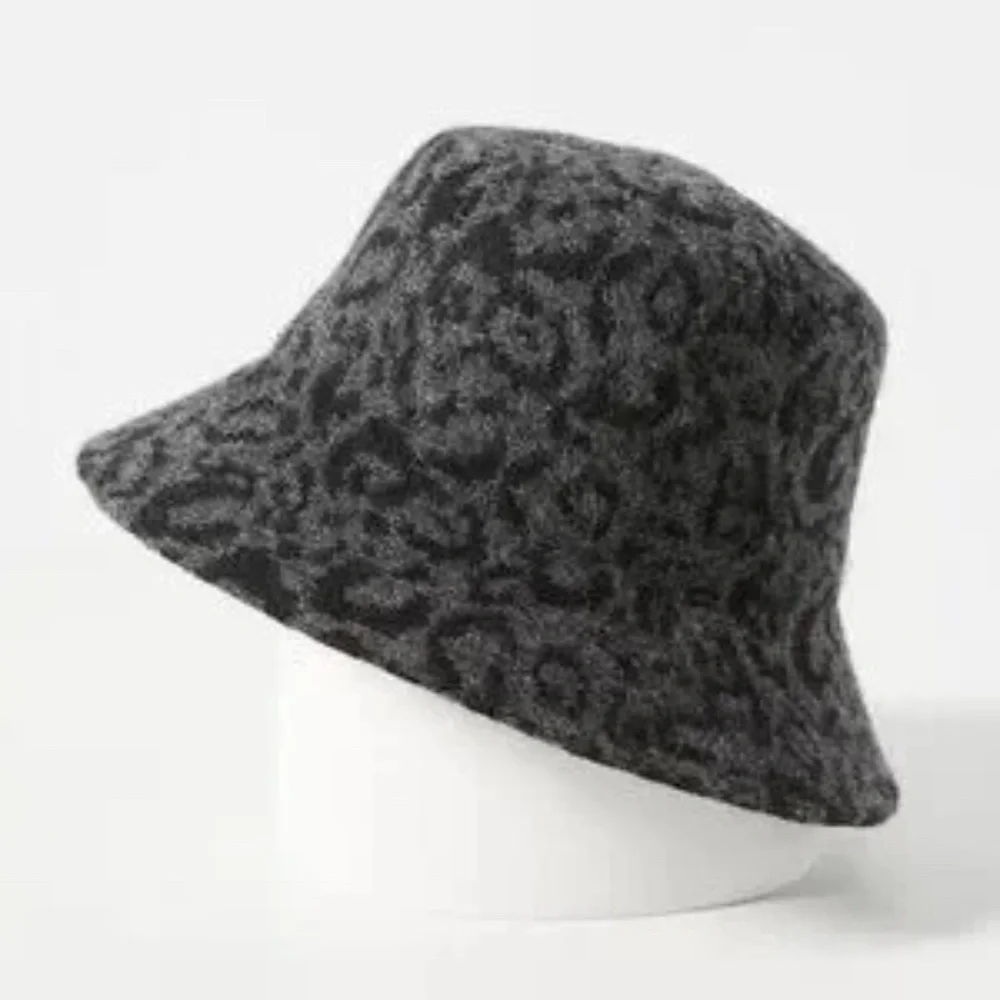 NWT Antropologie Finn Animal Print Fuzzy Bucket Hat